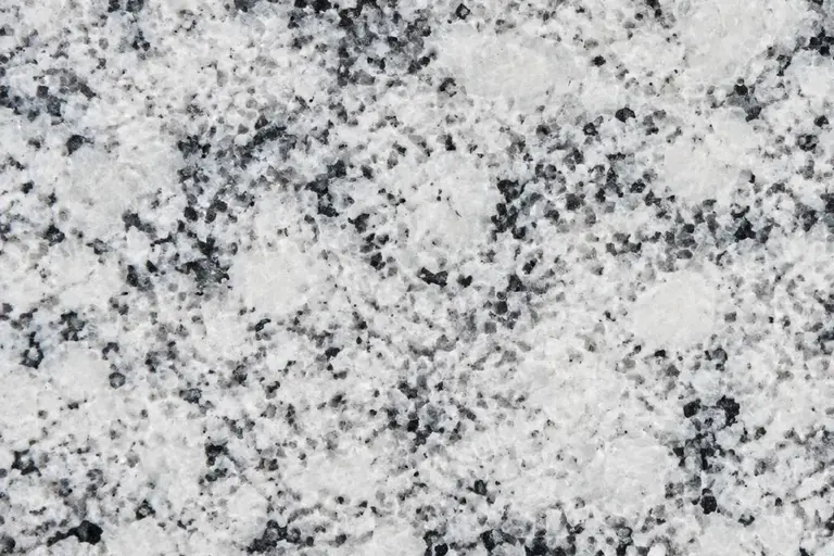 Blanc Alaska, lecture de la matière sous lumière rasante