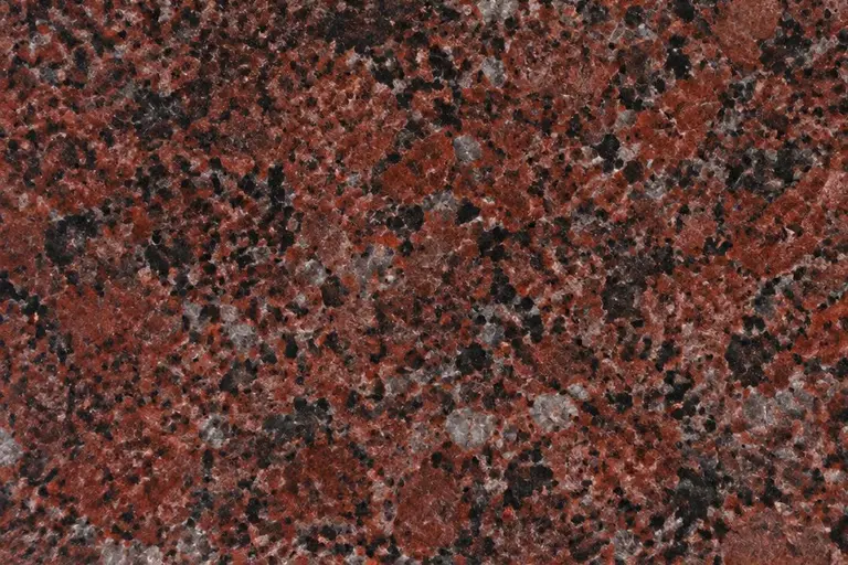 Imperial Red, lecture de la matière sous lumière rasante
